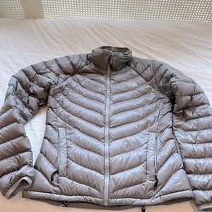 Northface puffer jacket. Silver/gray. Light weight. 800 power fill goose down